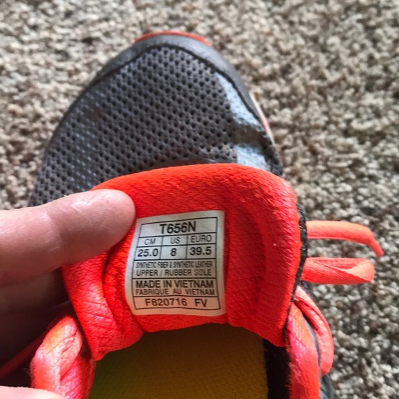 ASICS gray with peach orange trim tennis shoe. - Picture 4 of 6